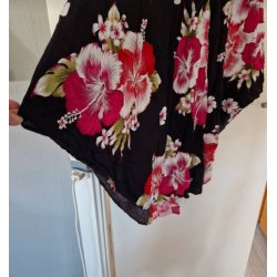 Sort kjole med blomster one size (brugt)