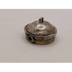 Sk�l med rum i metal (antik) 