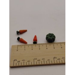 2 tomater og 1 agurk i plastik (brugte)