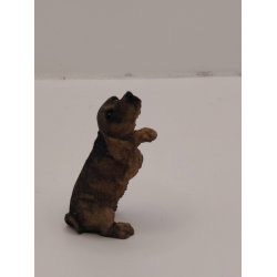 Gravhund p� bagben i resin (brugt)