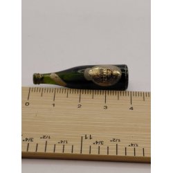 Porter �l flaske i plastik (vintage med patina) 3,3 x 1 cm
