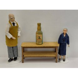 Stor flaske kirseb�rvin i tr� (vintage) 7 x 2,3 cm