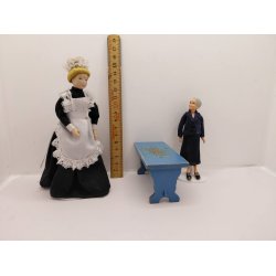 Spisebord i tr�. Lundby (brugt/med patina)