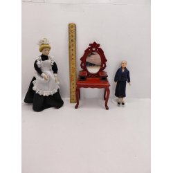 Sminke/toilet bord i tr�. Scale 1:12 (brugt)