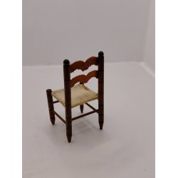 Spisebordsstol i lyst tr� med r�dligt sk�r(vintage med patina) 1:12