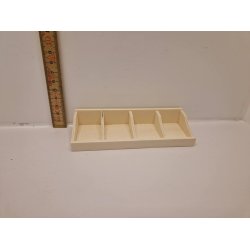 Hylde med 4 rum i umalet tr (ny)