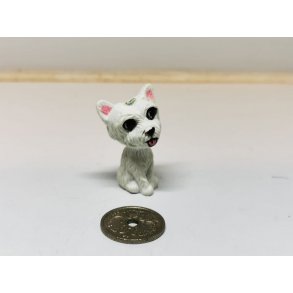 Hund i plastik til dukkehus (brugt)