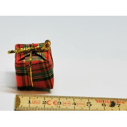 1 gave Gindpakket i stof og guldbnd (ny)