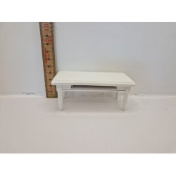 Sofabord i tr (brugt/lidt defekt)