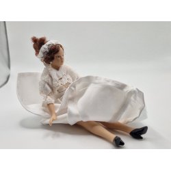 Brud i hndlavet brudekjole og hrpynt inkl stativ (ny/hndlavet) scala 1:12 14,5 cm