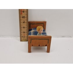 Lille seng med dukke (vintage. Muligvis tysk)