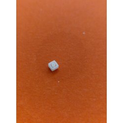 1 stk hvid mikro "lege" klods i resin (hndlavet)