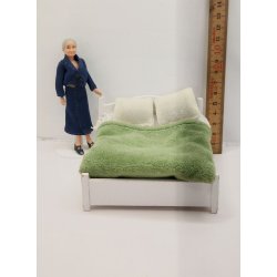 Dobbeltseng i tr, inkl sengetj og 2 puder (brugt)