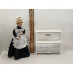 Klaver i hvid malet tr (brugt)