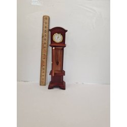 "Bedstefar" ur i tr med fungerende ur (nyt)