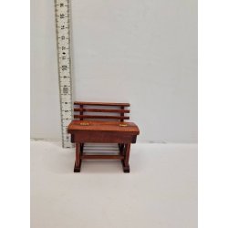Skolebnk i tr (brugt)