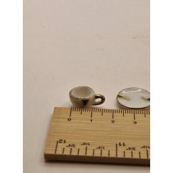 Te kop med underkop i porceln med grnt mnster og guld kant (ny)