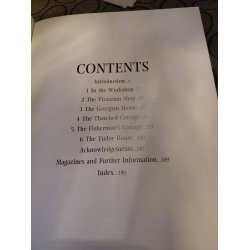 Making doll's house in 1:12 scale. Bog p� engelsk (brugt/lidt defekt)