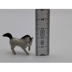 Meget lille hest i porcel�n (brugt/som ny)