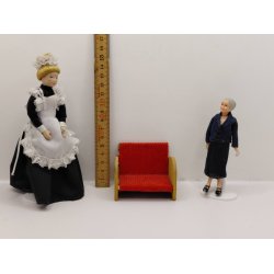 Lav l�nestol i tr� med r�d fl�jl (vintage)