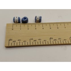 3 n�gler garn (brugte) 1:12/1:16