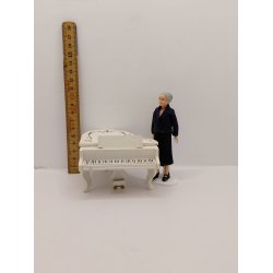 Flygel i tr�. Lundby Rokoko fra 1950'erne (brugt/lidt defekt) 1:16