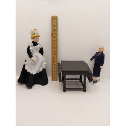 Spisebord i tr�, med plader (brugt)