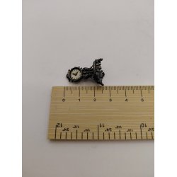 Filigree kamin ur i metal (antik)