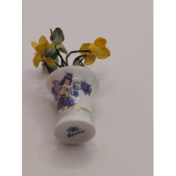 Vase i porcel�n med fe/engel (brugt)
