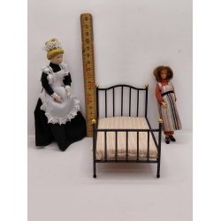 Seng i metal. Maileg (ny) til barn scale 1:12 eller en voksen Lundby. 1205 x 6 cm