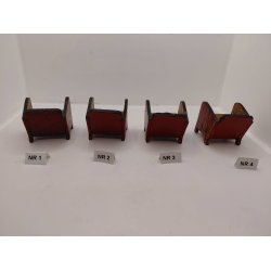 1 stk l�nestol i tr� med papir betr�k fra 1940'er (vintage med patina) 1:16/1:18