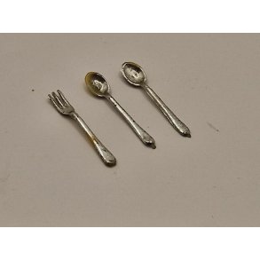 2 skeer og en gaffel i plastik (brugt)