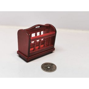 Avis/magasin holder i tr til dukkehus scala 1;12 (brugt)