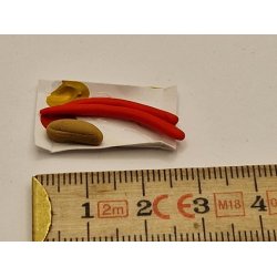 Plsebakke med 2 rde plser, brd og sennep og ketchup (hndlavet)