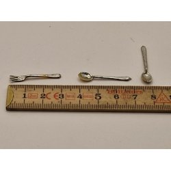 2 skeer og en gaffel i plastik (brugt)