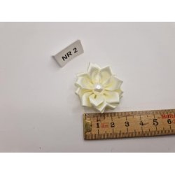 Rosette med perle (ny)  4 cm