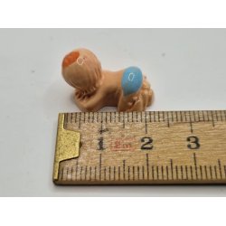 Meget lille baby med lysebl ble (ny)