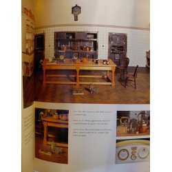 Queen Mary's doll's house official guidebook. Bog p� engelsk (ny)