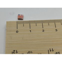 Meget lille Fimo pakke uden indhold(h�ndlavet)skala 1:12/1:16 - m�l 0,5 x 0,5 cm