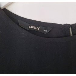 Flot bluse med plisseret sk�rt str 42