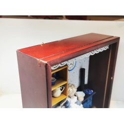 Kikkasse med kkken i mahogni kasse scala 1:12