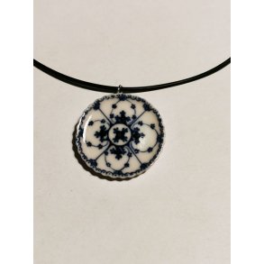 Halsk�de med bl� m�nster vedh�ng (h�ndlavet)