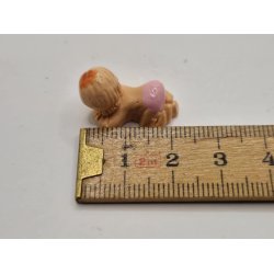 Meget lille baby med lyserd ble  (ny)