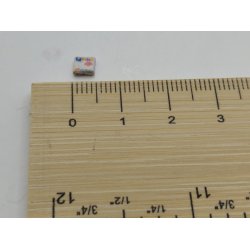 Meget lille Fimo pakke uden indhold(h�ndlavet)skala 1:12/1:16 - m�l 0,5 x 0,5 cm