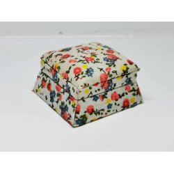 Skammel/puf til dukkehus scala 1;12 (brugt)