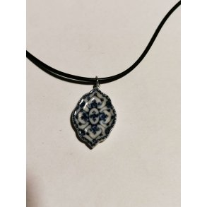 Halsk�de med musselmalet vedh�ng (h�ndlavet)