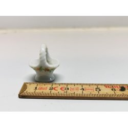 Kurv i porceln med blomster (brugt)