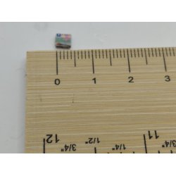 Meget lille Fimo pakke uden indhold(h�ndlavet)skala 1:12/1:16 - m�l 0,5 x 0,5 cm