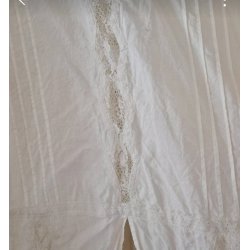 Skjortebluse med blonder og mange andre fine detaljer (brugt) str 46/48 M�rke: Pas 