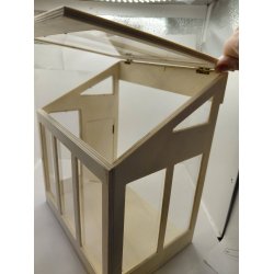 Drivhus i umalet tr� (brugt/som nyt) SENDES P� EGET ANSVAR